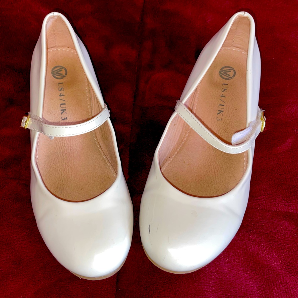 Little girls size 4 dress shoe's